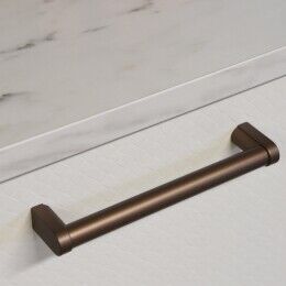 Grepen en knoppen in een brons en koper kleur afwerking