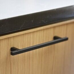 Zwarte knoppen en grepen