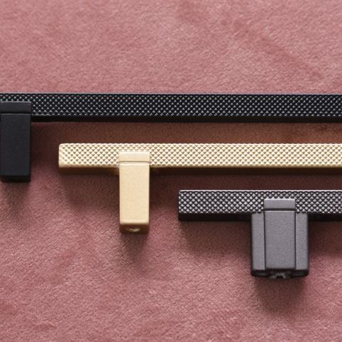 Strakke ribb greep  Antraciet leverbaar in de boorafstanden 160mm en 320mm